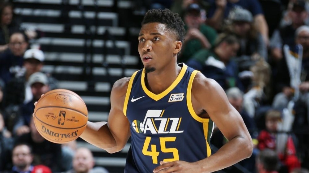  爵士重建交易送走米切尔至骑士  