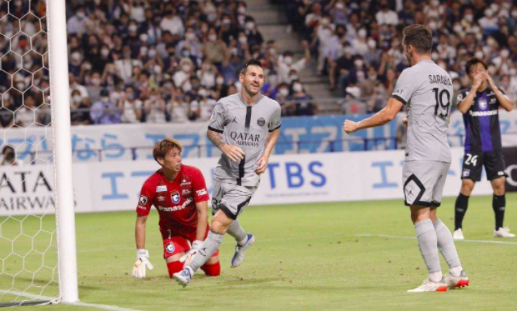  梅西复出传射建功巴黎三球完胜克莱蒙  