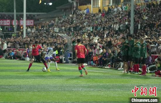  阿森纳边锋独中两元，酋长球场助球队登顶榜首